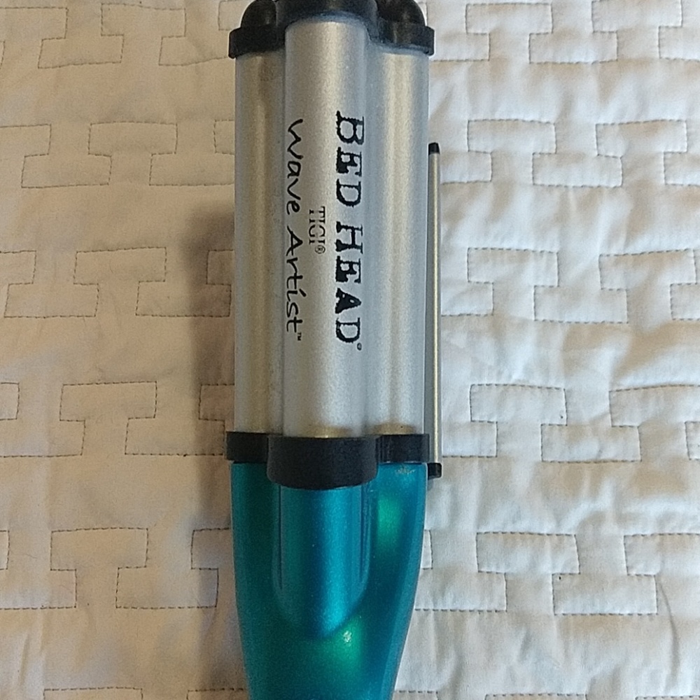 Bed head wave artist